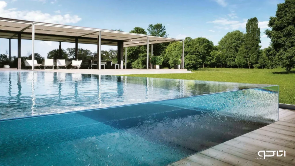 نصب حفاظ شیشهای استخر