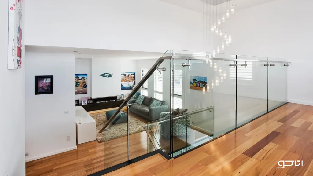 نرده شیشهای دفنی