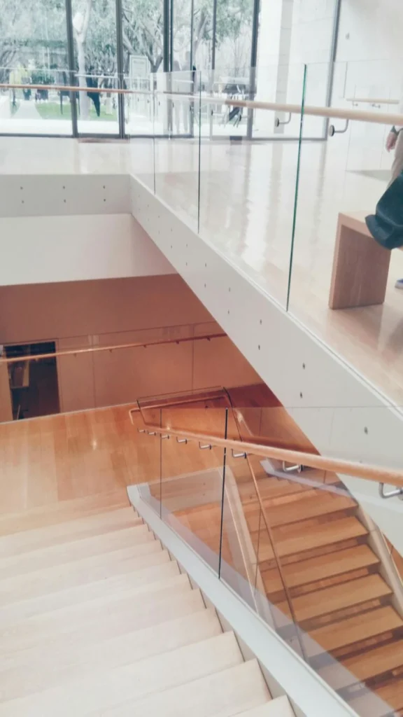 نرده های شیشه ای مدرن