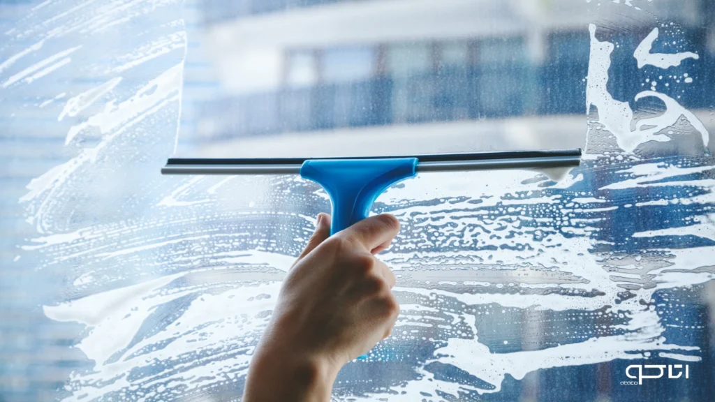 ابزار مناسب برای تمیز کردن پنجره