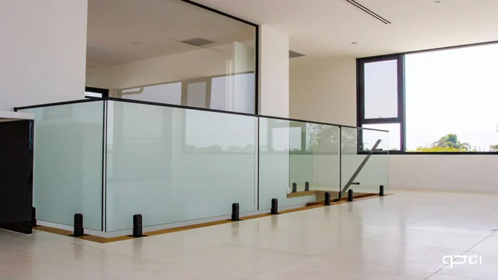 جان پناه شیشه ای